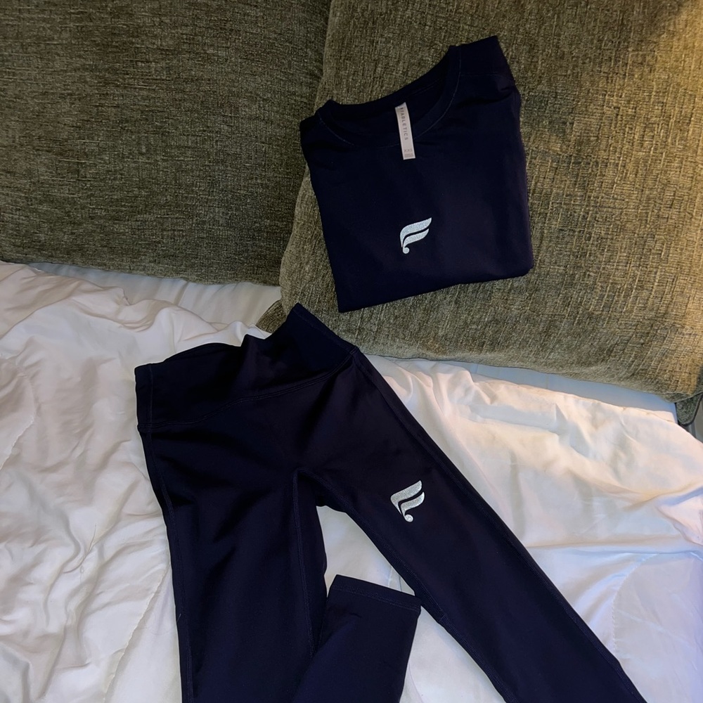 Fabletics Workout Set From The Run Collection - image 2